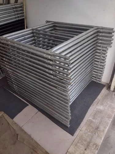 Vendo andaimes novos, escoras metálicas e outros acessórios para construção civil.