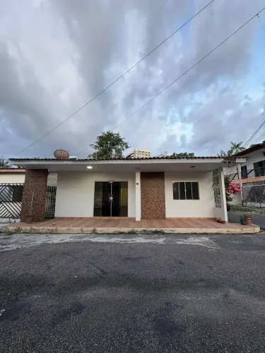 ALUGO BELA CASA DE 4/4 SENDO 2 SUÍTES NO CONDOMINIO FLOR DE LIS