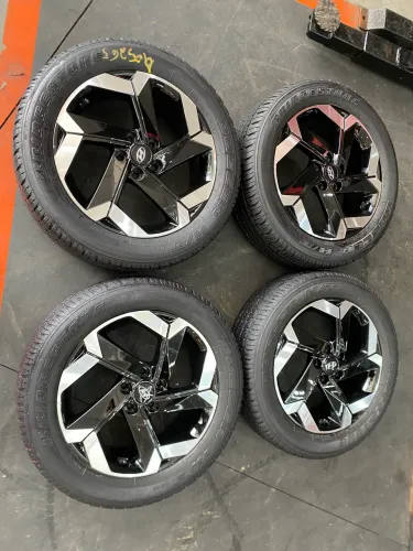 Rodas aro 18 Hyundai Creta 5/114 originais + pneus seminovos 