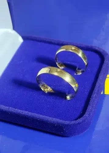 Alianças Boleadas 4.50 Gramas Maciça Ouro 18 Kilates 4 mm