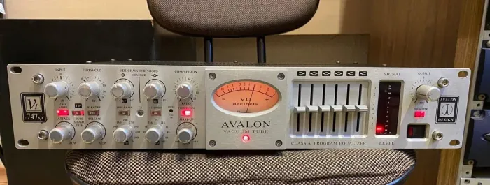 Pré-Amplificador avalon vt-747sp 