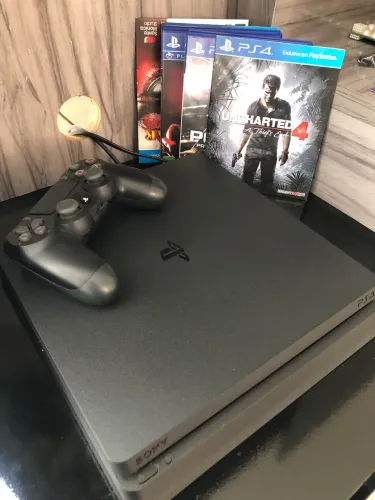 Play Station 4 slim 