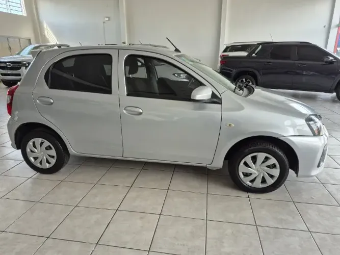 Toyota Etios X 1.3 Flex 16V 5P Mec. 2021