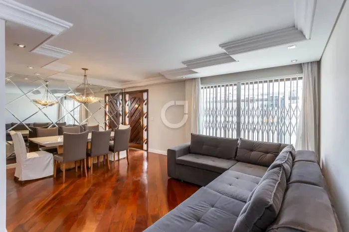 Sobrado à venda no Boa Vista  Curitiba, com 183m² de área construída.