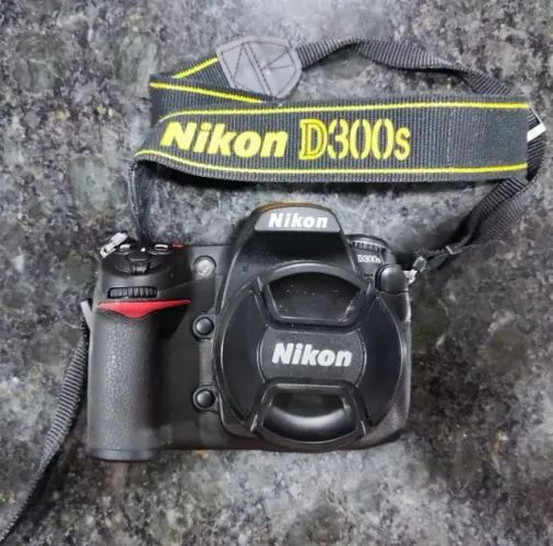 Câmera Profissional NIKON D300S + Lente + Bag + Bateria Nova