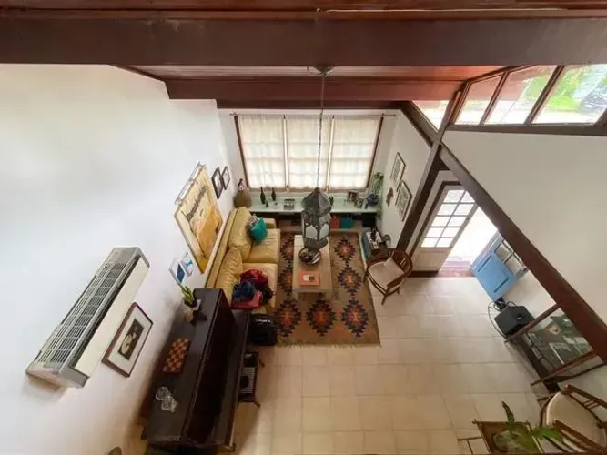 Casa com 4 Quarto(s) e 2 banheiro(s) para Alugar, 200 m² por R$ 13500 / Mês
