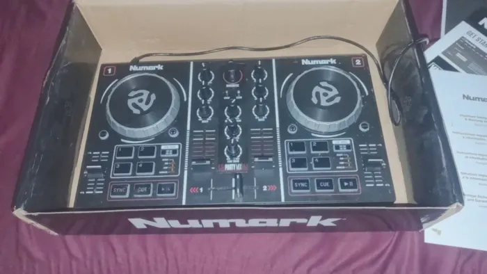 Controladora Numark Party Mix usada