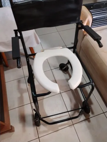 Cadeira com Assento Sanitário para Banho