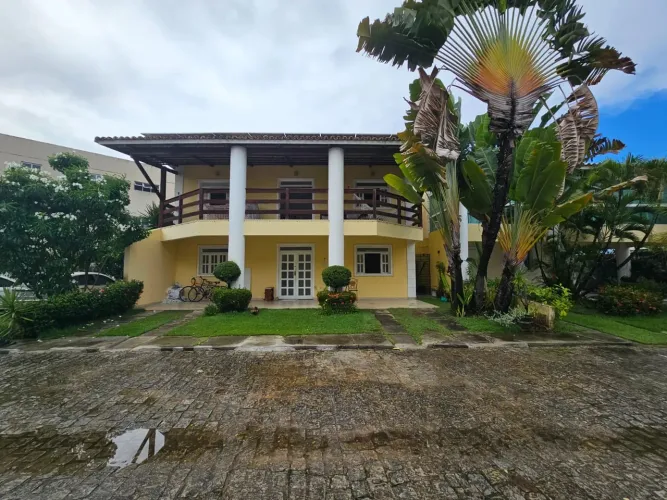 Casa em condomínio em Vilas do Atlântico!