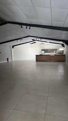 Galpão de Grande Porte para Locação no Largo da Batalha - 1.600m²