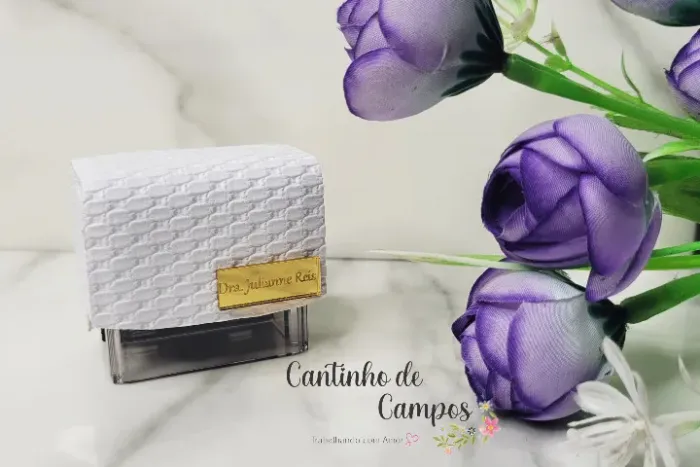 CARIMBO EM COURINO COM TAG ACRÍLICA PERSONALIZADA