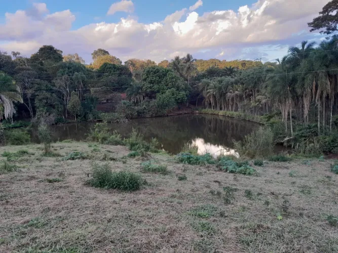 Chácara 1.000m² c/ energia e represa