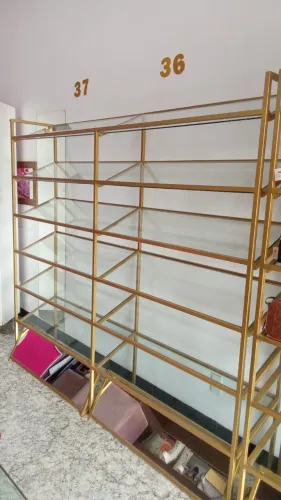 Prateleira industrial em metalon e vidro