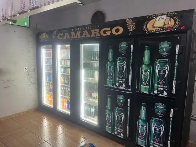 Cervejeira grande, excelente estado