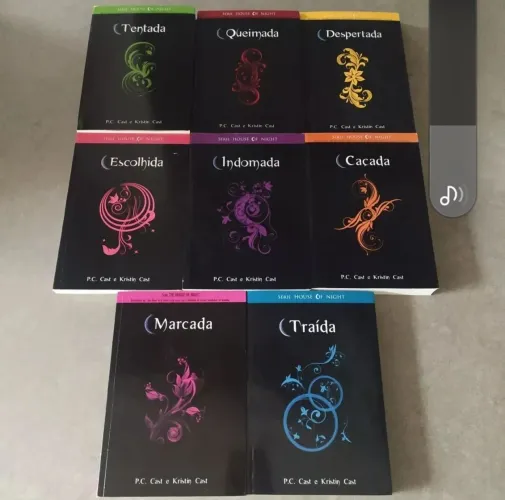 Coleção House of Night vol 1 a 8. Usado em ótimo estado.