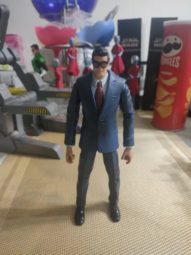 Boneco Clark Kent DC Super Heroes Superman Mattel DC Universe Classics