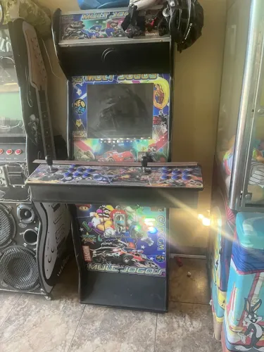 Máquinas de Música (Jukebox) e Máquina de Jogos - Diversas Opções e Diversão Garantida!