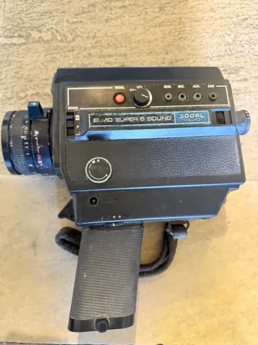 Câmera Super 8 Elmo 3000SL Macro Sound - Made in Japan