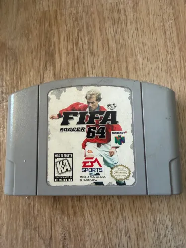 FIFA Soccer 64 original para Nintendo 64 - EA Sports.