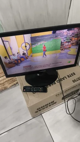 Tv Samsung 22 polegadas funcionando perfeitamente com controle remoto e conversor digital