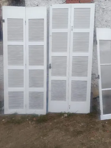 -Porta veneziana madeira maciça 2,50x4,00 4 folhas. Janela de madeira com vidros 2,03