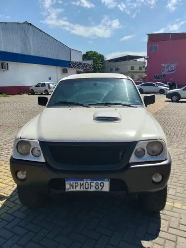 Mitsubishi L200 GL 2.5 4X4 CD Diesel 2010
