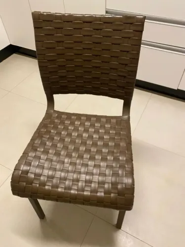 Vendo 03 cadeiras de fibra trançada e alumínio. Excelente para área externa. Marca Decor