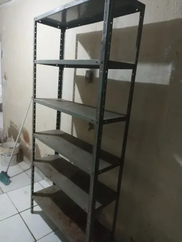 Estante metálica 