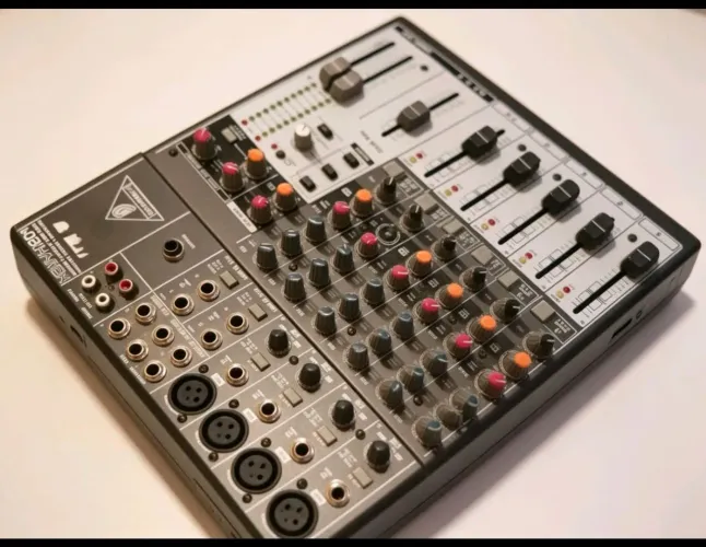Mesa de som behringer xenyx 1204