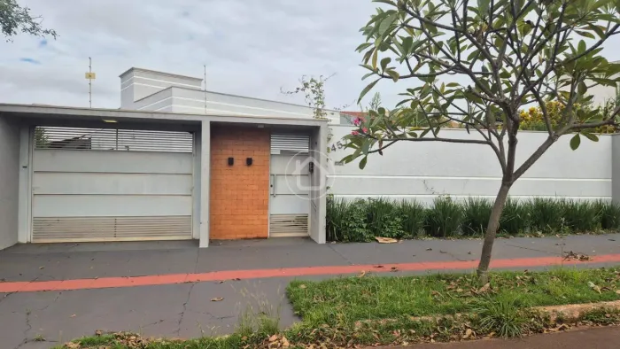 CASA COM APTIDÃO PARA RESIDENCIAL E COMERCIAL