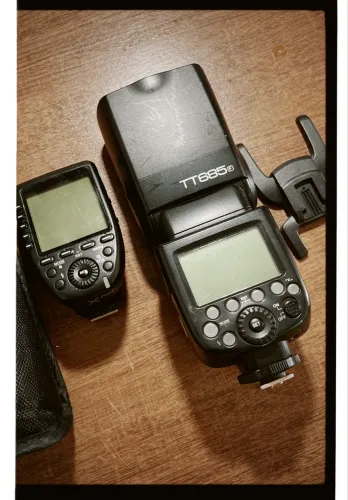 Flash Godox TT685F com rádio Godox Xpro F