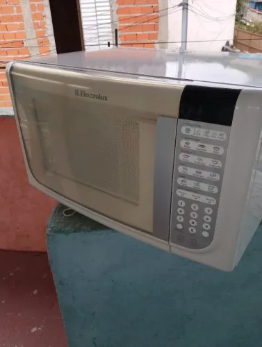 Microondas Eletrolux mef41 31L 127v em otimo estado funciona tudo ok, sou de itaquera zl
