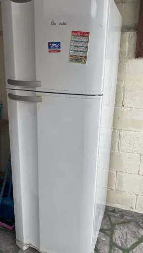 Vendo geladeira com defeito