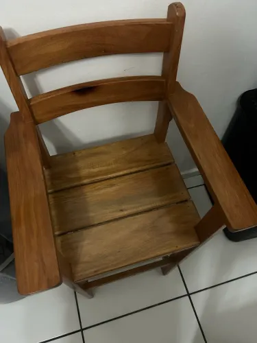 Cadeira de madeira maciça infantil 