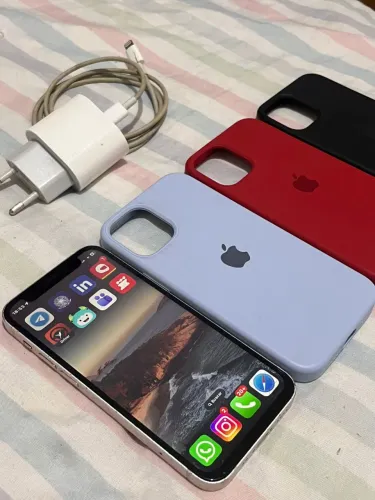 Vendo iPhone 12 mini com 3 capas e carregador 