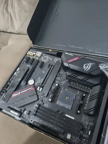 ROG STRIX B550 GAMING WI-FI 