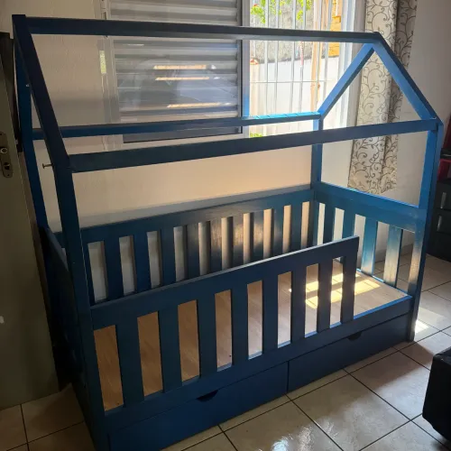 Cama Casinha com meia abertura - usada 