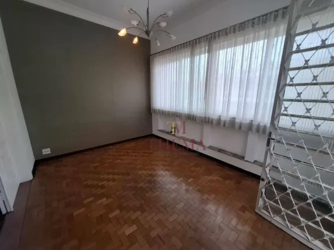 Casa comercial para locação no Centro de Piracicaba com 5 salas, 2 quartos e excelente loc
