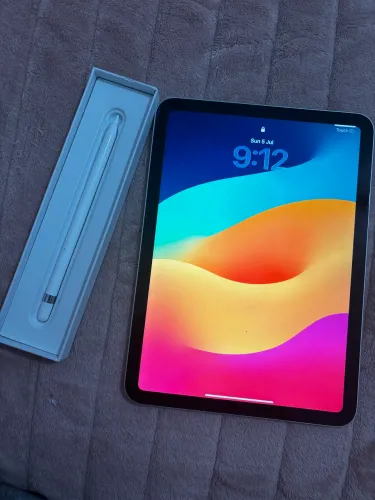iPad 10ª Geração 64 GB Prata + Apple Pencil 1ª Geração (Lightning) - R$ 1.800