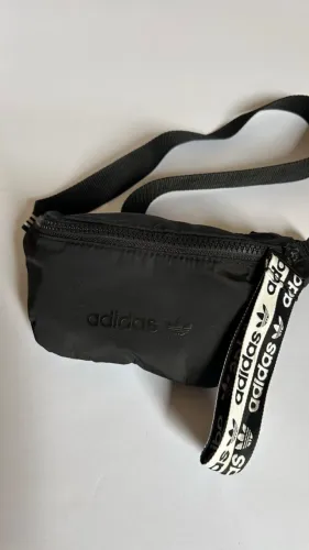 Pochete Adidas Preta Unissex com Bolso Interno