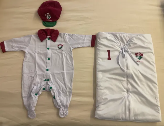 KIT FLUMINENSE BABY OFICIAL 4 PEÇAS - Saída Maternidade + Macacão Curto - M