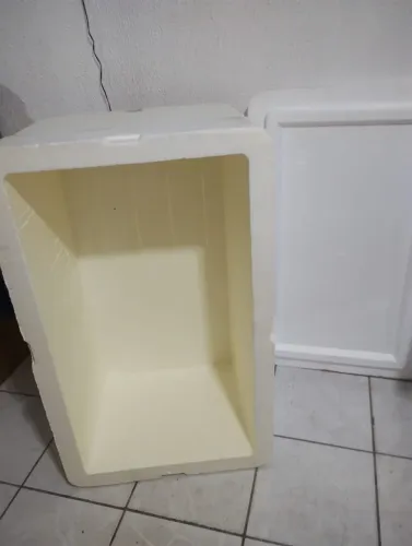 Caixa de isopor de 170 litros
