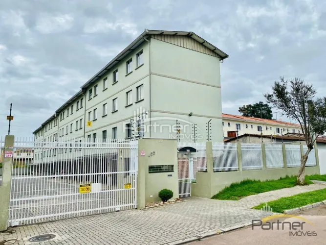 Apartamento com 2 dormitórios para alugar, 76 m² por R$ 2.270,00/mês - Capão Raso - Curiti