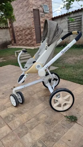 Carrinho Quinny + bebê conforto + base pra carro