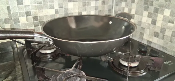 FRIGIDEIRA WOK 34CM PRETA FRATELLI