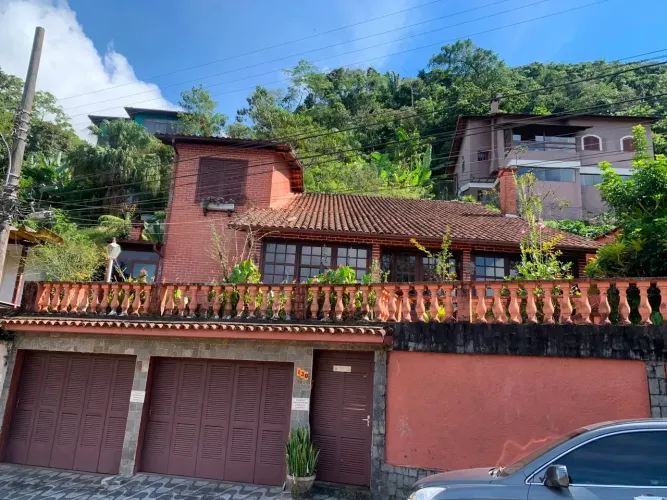 Imóvel para venda possui 220 metros quadrados com 4 quartos em Quitandinha - Petrópolis - 