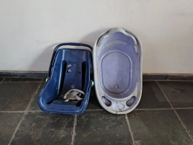 Banheira + cadeirinha ( bebê conforto).