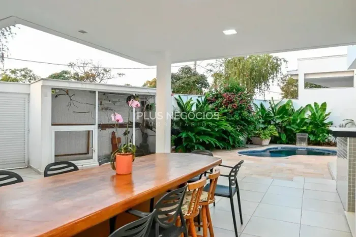 Casa à Venda no Condomínio Portal Primavera: 3 Dormitórios, 3 Suíte e 380m² de Área Útil