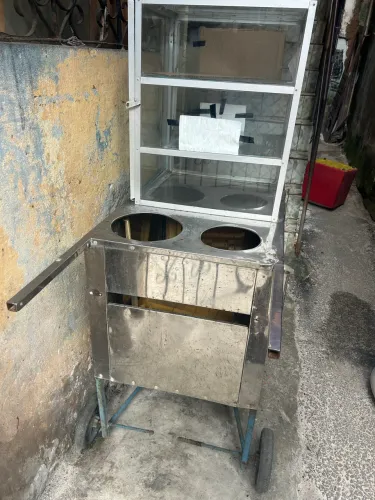 Carrinho de cachorro quente no presinho tem conversa