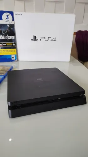 Playstation 4 na caixa
